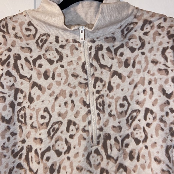 NWOT- American eagle Aerie woman’s leopard sweatshirt - Picture 3 of 6